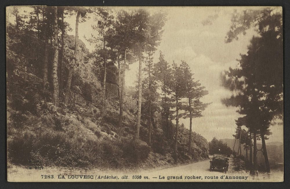 La Louvesc (Ardèche), alt. 1050 m. - Le grand rocher, route d'Annonay