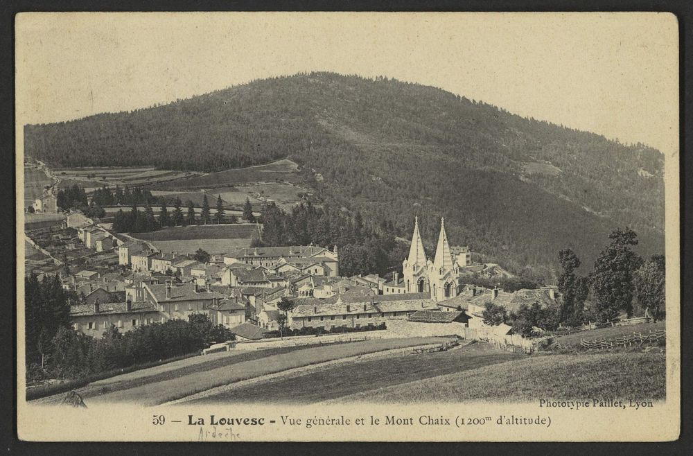 La Louvesc - vue générale et le Mont Chaix (1200 m d'altitude)