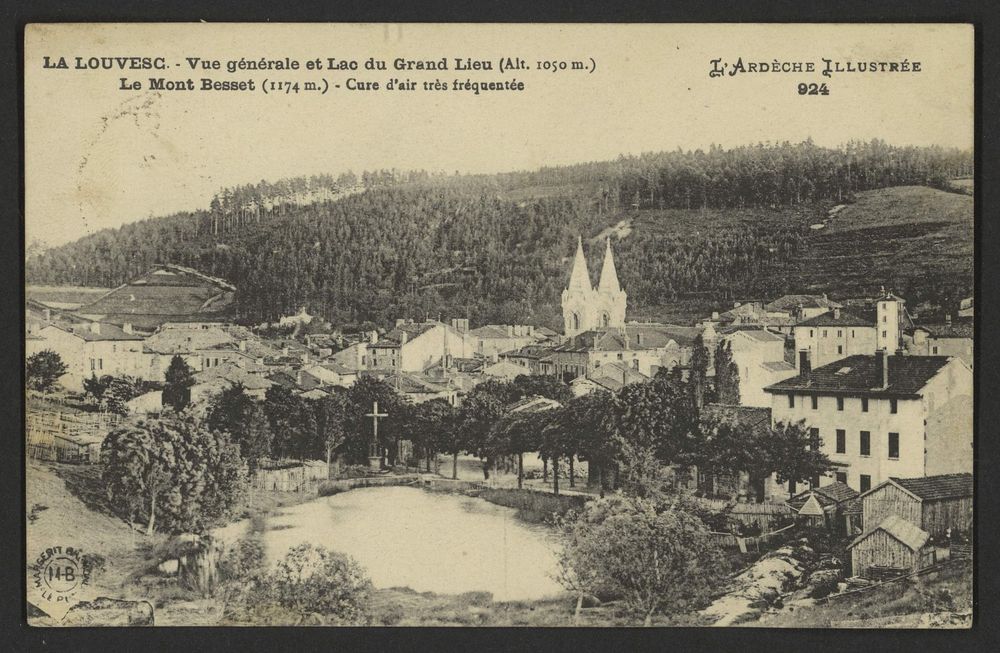 La Louvesc. - vue générale et Lac du Grand Lieu (Alt. 1050 m.)