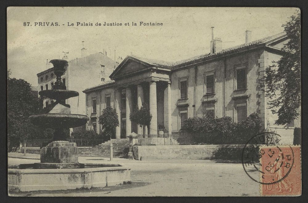 Privas - Le Palais de Justice et la Fontaine