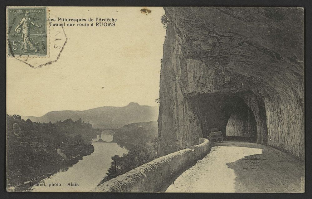 Tunnel sur route à Ruoms