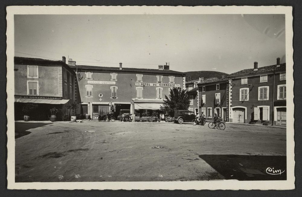 St-Laurent-du-Pape (Ardèche) La Grand'Place