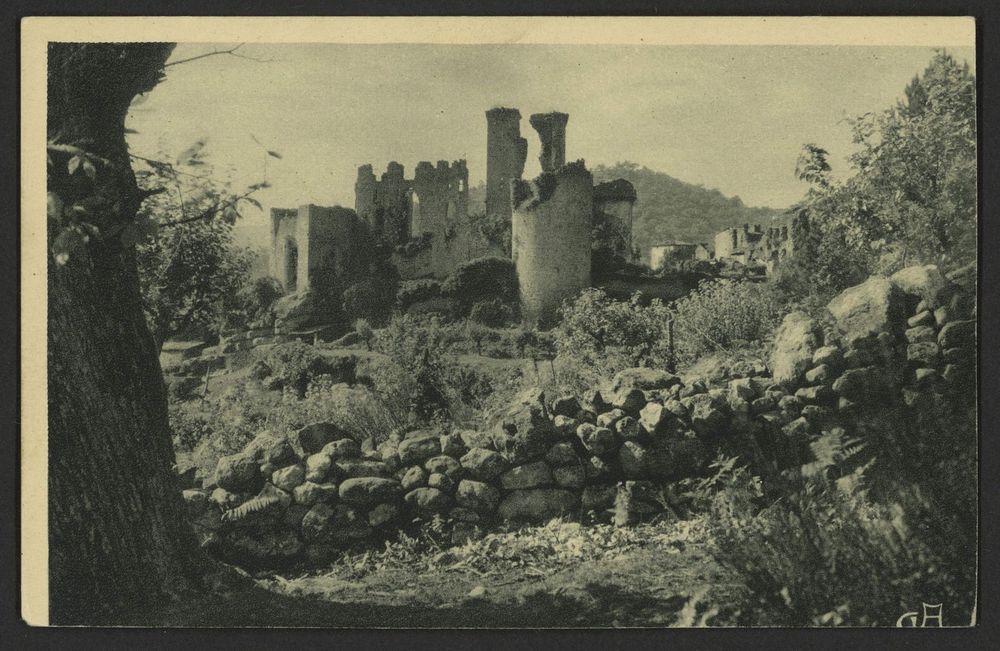 Château d Boulogne aux environs du col de l'Escrinet (Ardèche)