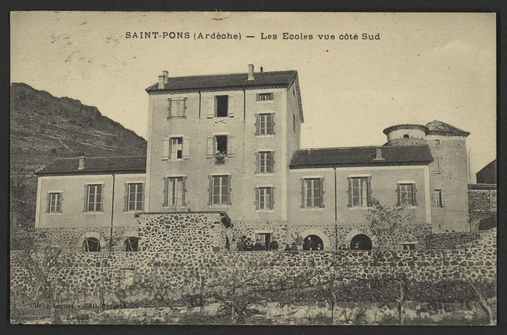 Saint-Pons (Ardèche) - Les Ecoles vue côté Sud