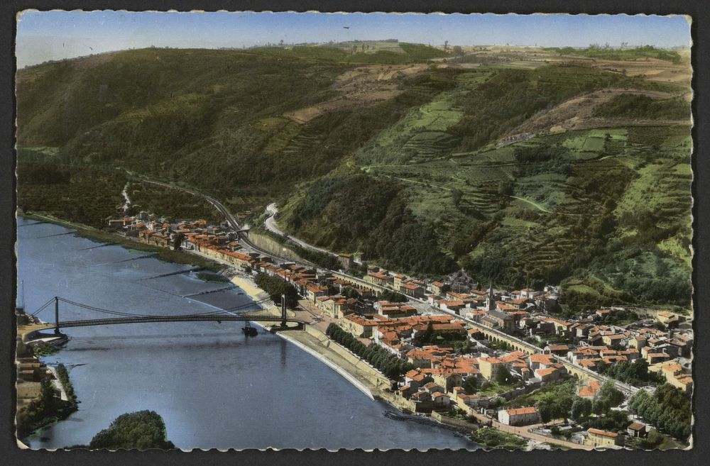 Serrières-sur-Rhône (Ardèche) - Vue aérienne sur la Ville et la Vallée du Rhône