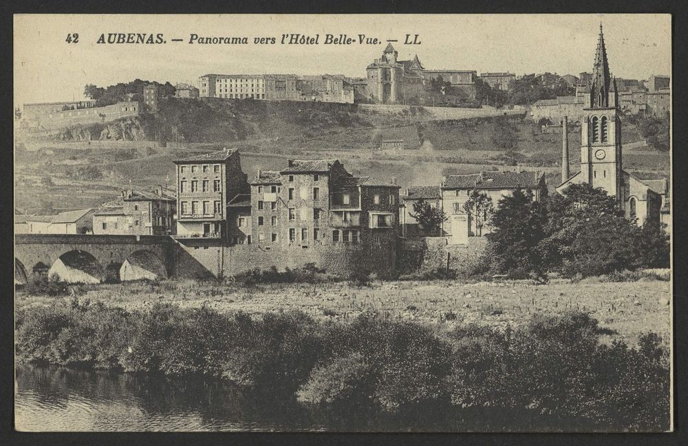 Aubenas. - Panorama vers l'Hôtel Belle-Vue