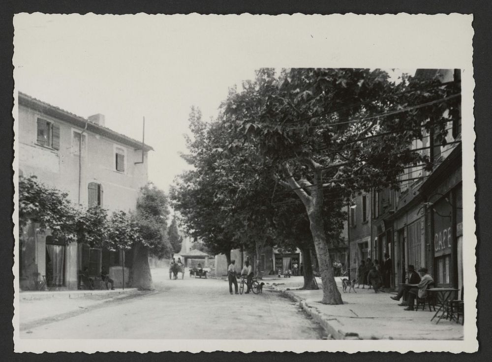 Rue d'un village de la Drôme