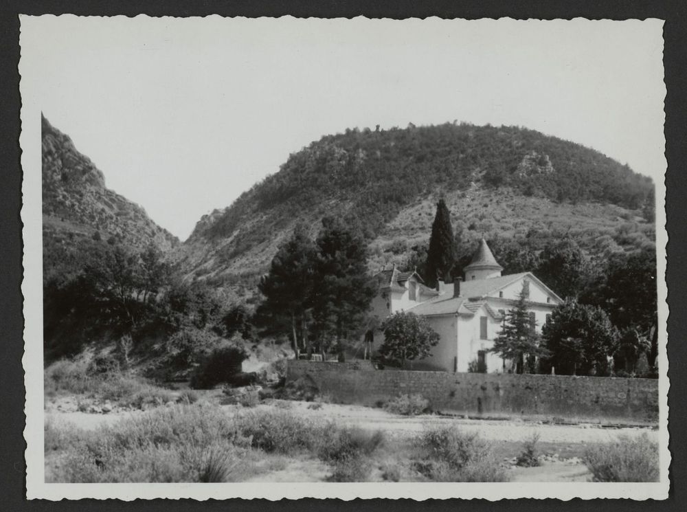 Maison cloturée  dans la campagne de la Drôme