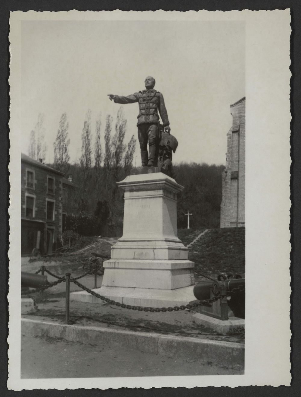 Statue du général de Miribel à Hauterives