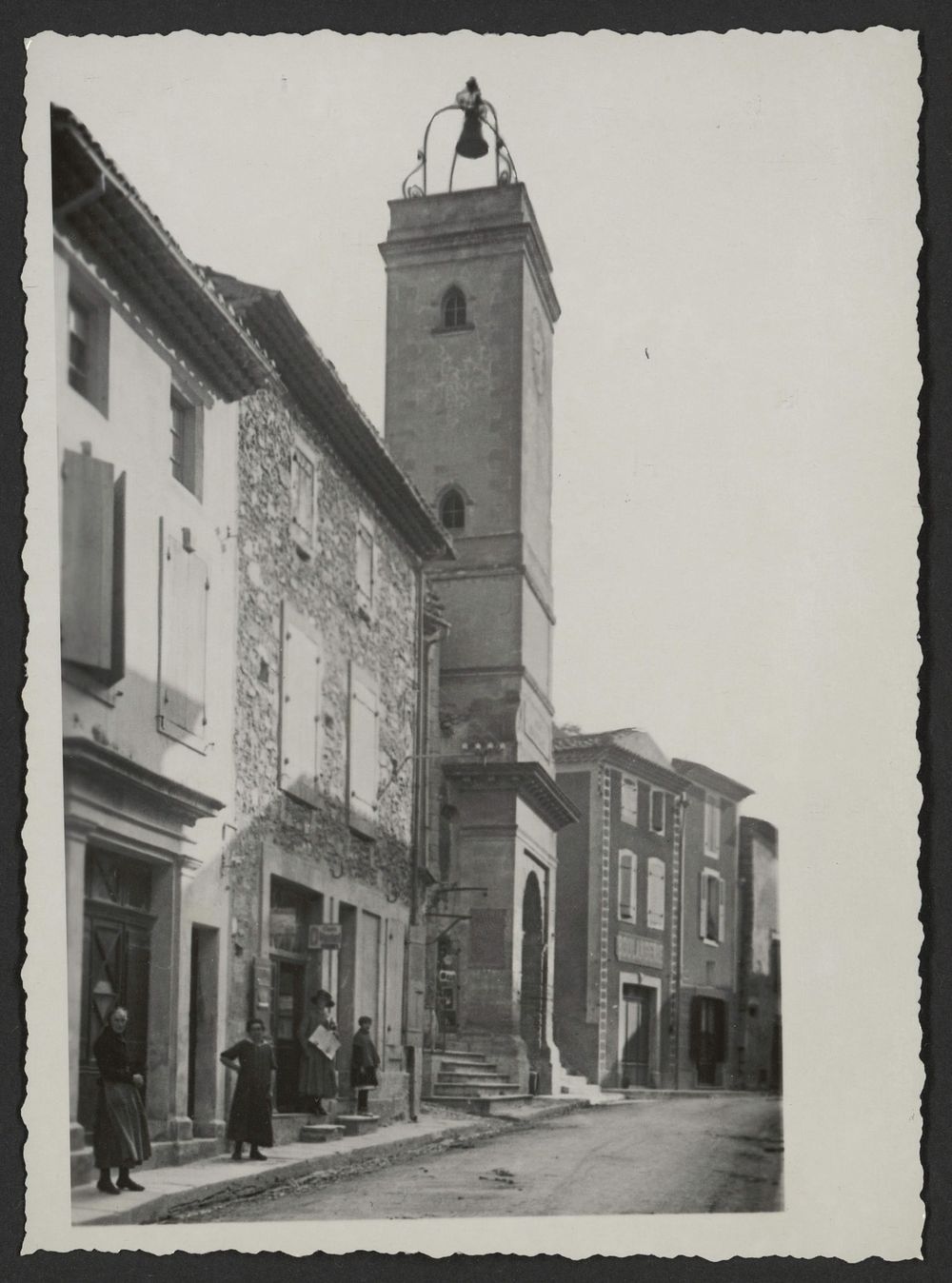 Tour de l'horloge dans la Grande Rue de Donzère
