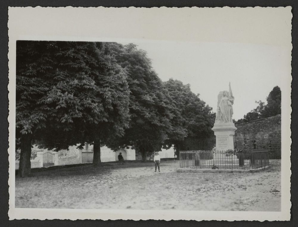 Monument aux morts de Saint Paul Trois Chateaux