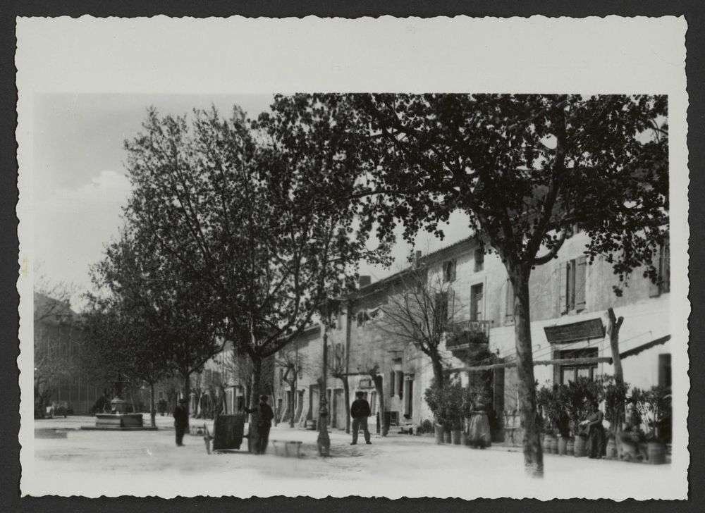 place d'un village de la Drôme