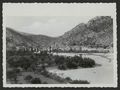 Vue du village prise en amont dans le lit de l'Eygues