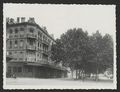 Le boulevard, de la place de la République à la fontaine. A gauche, angle de la rue Digonnet