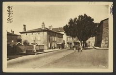 Le Grand-Serre (Drôme)  -  Place de la Mairie (côté nord)