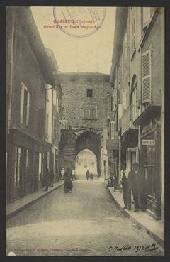 Chabeuil (Drôme) Grand'Rue et Porte Moyen-Age