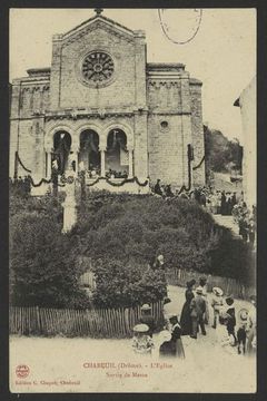 Chabeuil (Drôme). - L'Eglise - Sortie de Messe