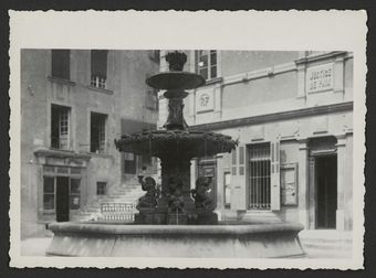 Fontaine et palais de justice