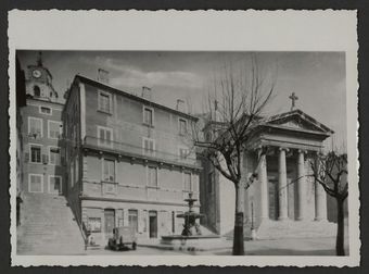 La mairie et l'église Saint-Sauveur