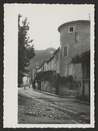 Ancienne tour des remparts ou hôtel Colombet à l'entrée de la rue des remparts- Draye Colombet