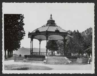 Le kiosque à musique et le Champ de Mars, en regardant vers Crussol