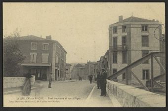 St Vallier-sur-Rhône - Pont de pierre et rue d'Alger