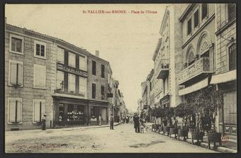 St Vallier-sur-Rhône - Place de l'Orme