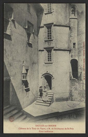 Saulce-sur-Rhône - Château de la Tour du Veyre, à M. de Soubeyran de St-Prix - Cour intérieure