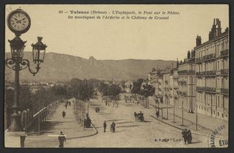 Valence (Drôme) - L'Esplanade, le Pont sur le Rhône, les montagnes de l'Ardèche et le Château de Crussol