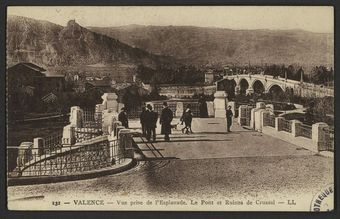 Valence - Vue prise de l'Esplanade. Le Pont et Ruines de Crussol