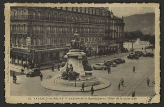 Valence - La Place de la République et l'Hôtel de la Croix d'Or