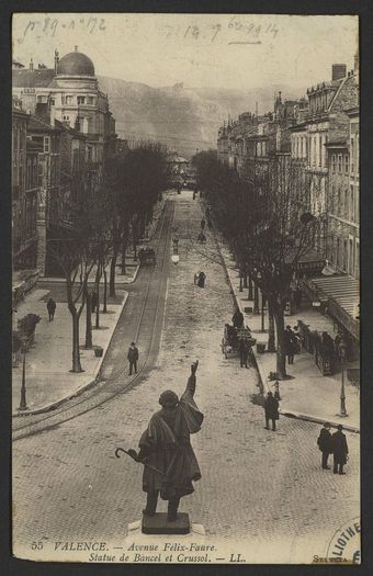 Valence - Avenue Felix Faure. Statue de Bancel et Crussol.