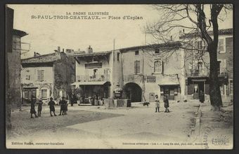 St-Paul-Trois-Châteaux. - Place d'Esplan