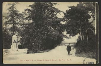 Valence - Devant le buste de Jouvet - Au Parc