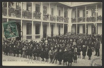 Valence - Les Enfants de l'Ecole communale de la Rue Notre-Dame