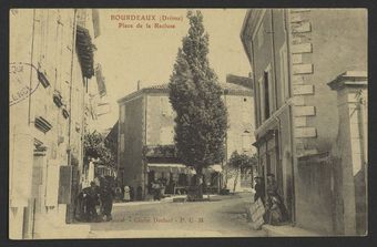 Bourdeaux (Drôme) Place de la Recluse