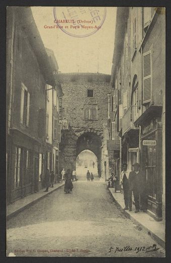 Chabeuil (Drôme) Grand'Rue et Porte Moyen-Age