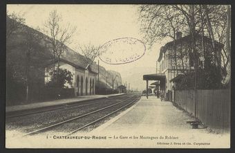 Chateauneuf-du-Rhone - La Gare et les Montagnes du Robinet