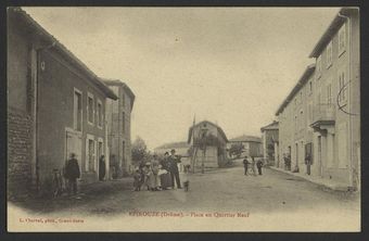 Epinouze (Drôme). - Place au Quartier Neuf