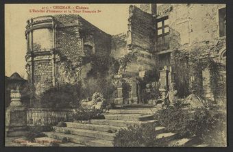 Grignan. - Château - L'Escalier d'honneur et la Tour François Ier