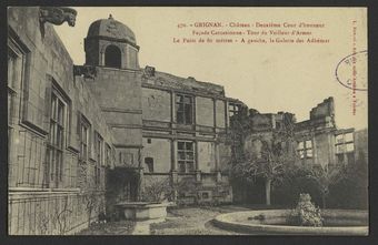 Grignan. - Château - Deuxième Cour d'honneur