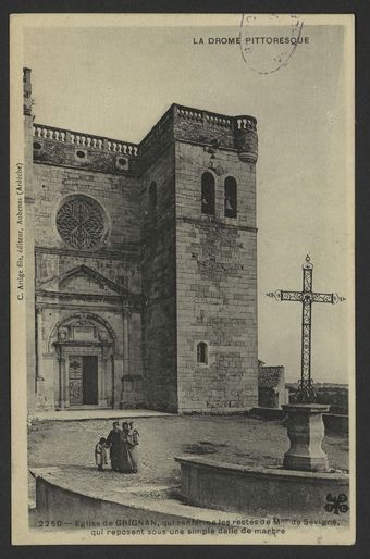 Eglise de Grignan, qui renferme les restes de Mme de Sévigné, qui reposent sous une simple dalle de marbre.