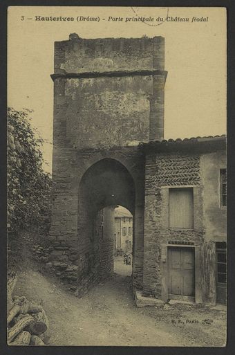 Hauetrives (Drôme) - Porte principale du château féodal
