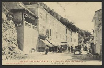 Les Grands Goulets - Arrivée du car alpin à la Baraque