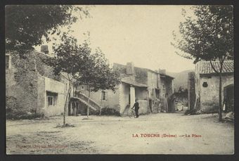 La Touche (Drôme) - La place