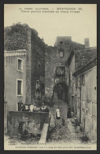 Montoison - Vieux portail d'entrée du vieux village