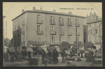 Nyons (Drôme) - Place Carnot