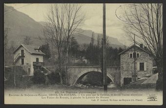 Environs de St-Jean-en-Royans. Oriol-en-Royans - Un pont sur la Lyonne, à droite l'usine électrique Les Forces du Royan, à gauche la Laiterie du Royans.