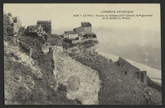 Le Teil - Ruines du Château (XIIe siècle), le Pigeonnier et la Vallée du Rhône