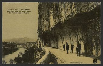 Environs de Vals-les-Bains. Rout d Vals au Pont d'Arc. Le Tunnl près de Ruoms